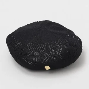 Béret en tricot ajouré