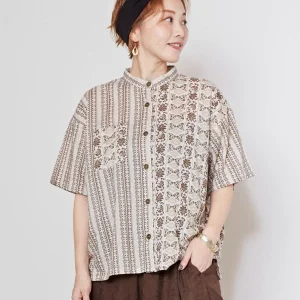 Chemise à col montant à fleurs et rayures