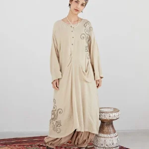 Robe brodée au henné