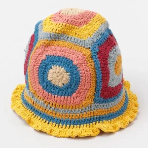 Chapeau en coton crocheté à la main