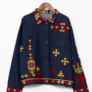 Chemise en jean brodée audacieuse