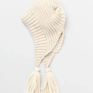 Bonnet tricoté avec pompon